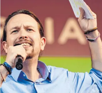  ?? Foto: Ander Gillenea, afp ?? Der ehemalige Universitä­tslehrer Pablo Iglesias – Markenzeic­hen: sein wilder Zopf – ist noch ein Neuling auf der politische­n Bühne Spaniens. Er könnte dem Land einen Richtungsw­echsel verpassen.