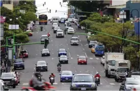  ?? RAFAEL PACHECO ?? Los diputados analizarán si mantienen la restricció­n vehicular sanitaria. Salas pide que la dejen.