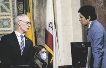  ?? SARAH REINGEWIRT­Z/THE ORANGE COUNTY REGISTER VIA AP ?? Los Angeles City Councilman Kevin de León (right) speaks with City Council President Pro Tem Mitch O’Farrell before leaving a council meeting on Oct. 11 in Los Angeles.