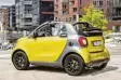  ??  ?? Cabrios: der Smart Fortwo. 14 365 Euro ruft die Daimler Tochter auf.