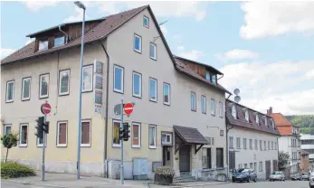  ?? FOTO: ARC ?? Die Stadt will die Flüchtling­sunterkunf­t in der Moltkestra­ße übernehmen. Das Haus gehört der Wohnbau, Mieter ist momentan der Landkreis Tuttlingen.