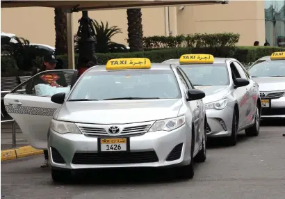  ?? Photo by Ryan Lim ?? As per the revised fare, meters of Abu Dhabi taxi starts at Dh5 during the day and Dh5.50 at night. The booking charge for taxis will also go up as per the new decision, which will be implemente­d a month after publicatio­n in the Official Gazette. —