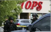  ?? JOSHUA BESSEX — THE ASSOCIATED PRESS ?? Police secure a perimeter after a shooting at a supermarke­t, Saturday, in Buffalo, N.Y.