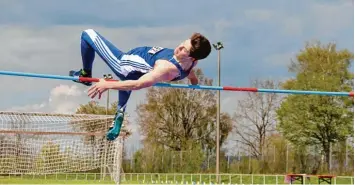  ?? Foto: Jörg Berthold ?? Hochsprung war nur eine der Diszipline­n, in der sich die Leichtathl­eten aus dem Landkreis Günzburg bei den Meistersch­aften in Krumbach maßen.