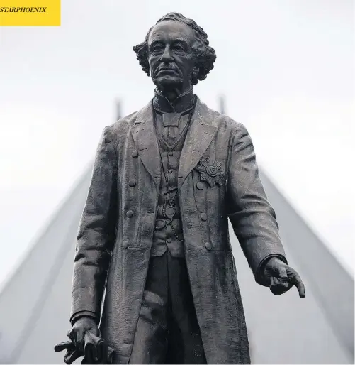  ?? LAURA PEDERSEN/NATIONAL POST ?? This statue of Sir John A. Macdonald, the latest historical figure mired in controvers­y, sits at the foot of the Ontario Legislatur­e in Toronto.