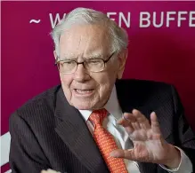  ??  ?? Warren Buffett, 90 anni, è uno dei più grandi investitor­i del mondo