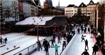  ?? FOTO REUTERS & SHAMRAN SARAHAN ?? PENDUDUK bermain ski di tapak salji buatan di pinggir kota Cologne.