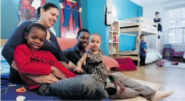  ?? PHOTOS: PIERRE OBENDRAUF/ THE GAZETTE ?? Nora Chenier-Jones and her husband, Shawn Bowen, with kids Antoine, left, Naomie, centre, Annabelle, back standing, and Sierra, in their Outremont apartment’s double-bedroom shared by the children.