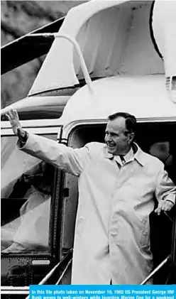  ??  ?? In this file photo taken on November 19, 1992 US President George HW Bush waves to well-wishers while boarding Marine One for a weekend at the presidenti­al retreat in Camp David, Maryland.