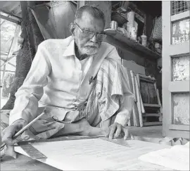  ?? Shashank Bengali Los Angeles Times ?? MOHAMMAD Abdul Yaseen, 76, is an unassuming symbol of Mumbai’s polyglot heritage: a Muslim engraving Jewish headstones in an overwhelmi­ngly Hindu city.