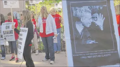  ??  ?? Chicago teachers strike Monday outside of Mt. Greenwood Elementary School on South Homan. | BRIAN JACKSON~SUN-TIMES