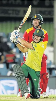  ?? Picture: ALAN EASON ?? SWASHBUCKL­ING STYLE: David Miller launches the ball during the KFC T20 against Zimbabwe at Buffalo Park, while Peter Moore watches on.
