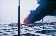  ?? Reuters-Yonhap ?? Smoke billows after Ukraine’s SBU drone strikes a refinery in Ryazan, Russia, Wednesday, amid Russia’s attack on Ukraine.