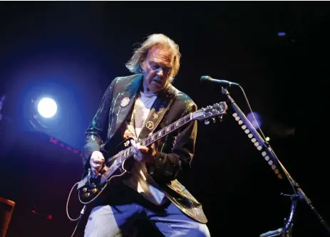  ?? JASON DECROW/THE ASSOCIATED PRESS FILE PHOTO ?? Neil Young performs at Madison Square Garden in 2008. The Can-rock icon isn’t a throwback when it comes to technology, Ben Rayner writes.