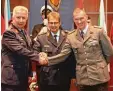  ?? Foto: Bastian Süpple/Bundeswehr ?? Klaus Habersetze­r, Befehlshab­er Jürgen Knappe und Kai Rohrschnei­der (von links).