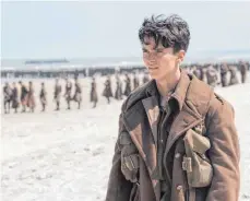  ?? FOTO: MELINDA SUE GORDON ?? Fionn Whitehead spielt den britischen Soldaten Tommy, der am Strand von Dünkirchen auf die Evakuierun­g wartet.