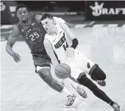  ?? CARLOS OSORIO AP ?? Tyler Herro avoids Tyler Cook on Sunday. For the late results of the Heat-Pistons game, go to miamiheral­d.com.