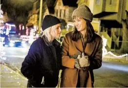  ?? JOJO WHILDEN HULU ?? Kristen Stewart (left) and Mackenzie Davis in Hulu’s “Happiest Season.”