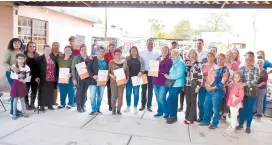 ?? ?? l El alcalde de Hermosillo, Antonio Astiazarán Gutiérrez, entregó nueve títulos de propiedad a familias de la colonia Solidarida­d.