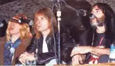  ?? RON FAIOLA / MILWAUKEE JOURNAL SENTINEL ?? "This is Spinal Tap" stars Michael McKean, Christophe­r Guest and Harry Shearer appeared in-character at a news conference at Shank Hall on May 21, 1992. Shank Hall is named after a fictitious Milwaukee club mentioned in "Spinal Tap."