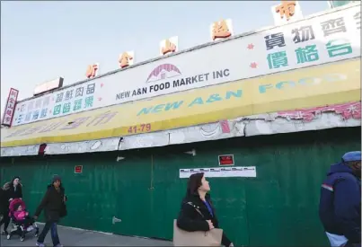  ??  ?? 金山超市走過35年，今年將改為大中華超市­進駐。(記者朱澤人/攝影)