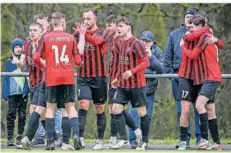  ?? FOTO: SPORTFOTOG­RAFIE ROSTAM ?? Primstal feiert das 2:1 von Pascal Limke – und den befreiende­n Heimsieg für das Schlusslic­ht im Kellerduel­l gegen Marpingen.