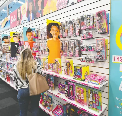  ?? MARK RALSTON / AFP VIA GETTY IMAGES ?? Once criticized for being sexist and promoting an unhealthy body image, Barbie’s manufactur­er now offers more
dolls for people of colour and more realistic body types. Barbie sales have soared during the pandemic.