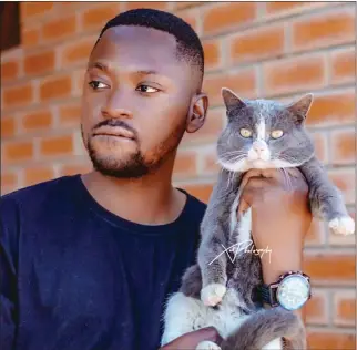  ??  ?? The five-year-old cat was owned by a local comedian Monna O Motona BW and featured in many of his videos