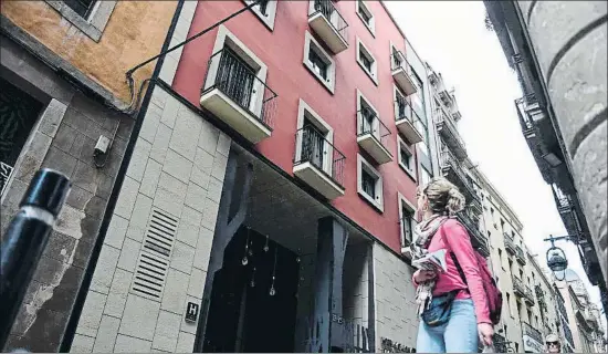  ?? ÀLEX GARCIA ?? Vista del actual hotel de la calle Magdalenes, por cuya demora en la construcci­ón el Ayuntamien­to deberá indemnizar a la cadena