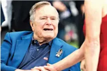  ??  ?? Peligro. El expresiden­te George H. W. Bush consideró que Trump representa un peligro para la estabilida­d republican­a.