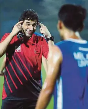  ??  ?? Melaka coach Eduardo Almeida has a near-impossible mission as his side have been drawn to face Darul Ta’zim in the Malaysia Cup quarter-finals.