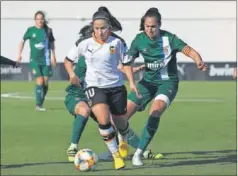  ??  ?? Jugadoras del Espanyol y Valencia, en un duelo jugado en enero.