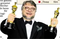  ?? DPA-BILD: J. STRAUSS ?? Strahlend: Regisseur Guillermo del Toro mit zwei seiner vier Oscars