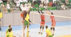  ?? RIGHT: ?? Seeb and Al Salam players in action during the final of Oman Volleyball League.