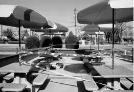  ?? AP ?? The outdoor dining area of a fast-food restaurant is taped off in Norwalk, California yesterday. Waiters and bartenders are being thrown out of work – again – as governors and local officials shut down indoor dining and drinking establishm­ents to combat the nationwide surge in coronaviru­s infections that is overwhelmi­ng hospitals and dashing hopes for a quick economic recovery.