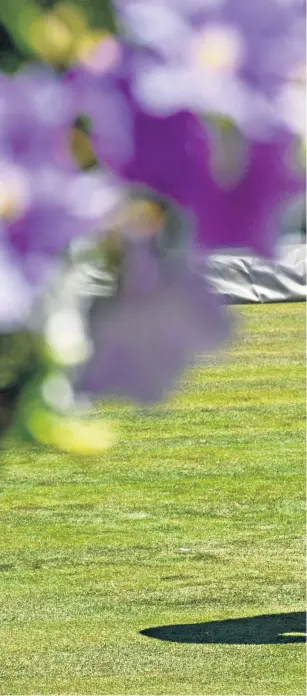  ??  ?? Resting up: Andy Murray enjoys a breather during practice yesterday and carries a message on his T-shirt (below)