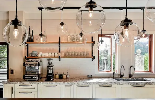  ?? JAMIE COBEL ?? The owners of this kitchen designed by Shane George wanted a coffee station at home.