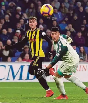  ?? REUTERS PIC ?? Watford’s Gerard Deulofeu (left) scores their third goal to complete his hat-trick against Cardiff in Friday’s Premier League match at Cardiff City Stadium.