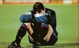  ?? FOTO: MD ?? Zubi, abatido tras el 4-0 de la final de la Champions 1994. Le costó el sitio
