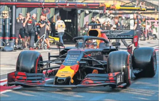  ??  ?? BUEN INICIO. Max Verstappen subió al tercer escalón de podio en Australia, la primera carrera en la que competían con el motor Honda.