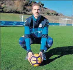  ??  ?? ANTE SUS PAISANOS. Raúl García, un gallego contra el Celta.