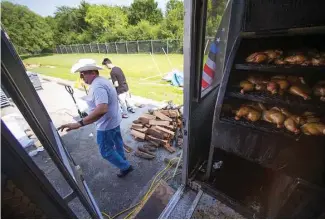  ?? Mark Mulligan / Houston Chronicle ?? Volunteers like Chaim Goldfeder of Texas Kosher BBQ help the Jewish community keep kosher while dealing with homes flooded in the wake of Hurricane Harvey.