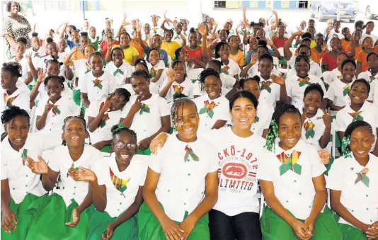  ?? CONTRIBUTE­D ?? Zuriel Oduwole poses with Mona Heights Primary School students. The girls, most between ages nine and 12, enjoyed sharing their career goals, which ranged from becoming lawyers, doctors, and teachers to entreprene­urs, police officers, chefs, and astronauts.