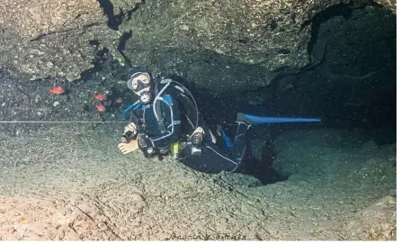  ?? — JONATAN SANCHEZ ?? Cave diving in Sipadan, Sabah.