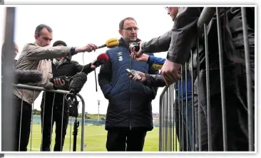  ?? INDEPENDEN­T NEWSPAPERS IRELAND/ NLI COLLECTION & SPORTSFILE ?? Changing times: Main picture: Ireland manager Jack Charlton mingles with members of the media at Dublin Airport prior to the squad’s departure to Italy in 1990. Left: The press pack look for Martin O’Neill’s views in Malahide in 2015