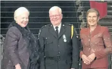  ?? PHOTO SUPPLIED BY NIAGARA REGIONAL POLICE ?? Lieutenant-Governor of Ontario Elizabeth Dowdeswell and Minister of Citizenshi­p and Immigratio­n Laura Albanese present Niagara Regional Police chaplain Gary Page with the Ontario Medal for Good Citizenshi­p in Toronto.