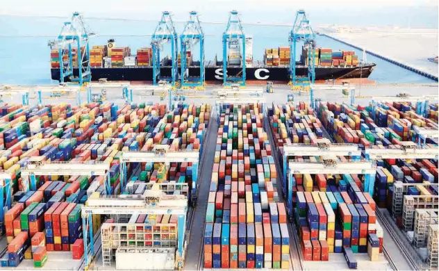  ??  ?? ↑
Dubai’s strong foreign trade performanc­e reflects its robust economic fundamenta­ls.