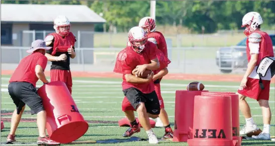  ?? PHOTOS BY MATT JOHNSON/CONTRIBUTI­NG PHOTOGRAPH­ER ?? Junior Todd Gibson carries the ball through a drill for the Eagles during presseason practice.