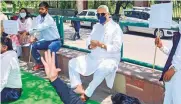  ?? PTI ?? Former union minister Yashwant Sinha protests
■ against alleged mishandlin­g of migrant workers in New Delhi yesterday. He was later arrested.