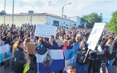  ?? NA ?? Los vecinos reclamaron contra las medidas del juez.